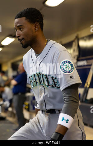 Juni 25, 2019: Seattle Mariners zweiter Basisspieler Dee Gordon #9 vor der Major League Baseball Spiel zwischen den Milwaukee Brewers und die Seattle Mariners am Miller Park in Milwaukee, WI. John Fisher/CSM Stockfoto