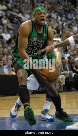 Boston Celtics Paul Pierce Antriebe in Richtung zum Korb im ersten Quartal gegen die Washington Wizards im Verizon Center in Washington am 9. April 2008. (UPI Foto/Alexis C Glenn) Stockfoto