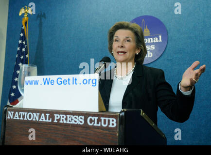 Janet Parchall, Radio Talk Show Host, spricht bei einer Pressekonferenz auf der "Wir auch!"-Kampagne, die auf die Menschen hinter den biblischen Perspektiven auf die Umwelt und die Armen, in Washington am 15. Mai 2008 zielen. Die Kampagne kritisiert die weit verbreitete Ansicht, Menschen sind die Auswirkungen der globalen Erwärmung beschleunigt und stattdessen sagt, dass die Auswirkungen der globalen Erwärmung zu begegnen zu verletzen, die arm sind, indem Sie die Kosten für Energie und Nahrungsmittel, während Schneidarbeiten. (UPI Foto/Kevin Dietsch) Stockfoto