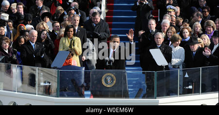 Präsident Barack Obama seine Antrittsrede, nachdem er als 44. Präsident der Vereinigten Staaten im Westen Stufen des Kapitols am 20. Januar 2009 vereidigt. (UPI Foto/Pat Benic) Stockfoto