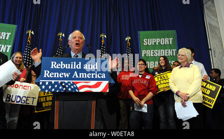 Sen. Benjamin Cardin, D-MD, spricht während der "Erneuern und Neu Amerika jetzt 'Rally Unterstützung für Präsident Obamas Budget auf dem Capitol Hill in Washington am 1. April 2009 zu zeigen. (UPI Foto/Roger L. Wollenberg) Stockfoto