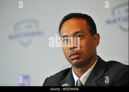 Tiger Woods spricht über seine bevorstehende Golfturnier, das 2009 von AT&T National, am Kongreßcountryklub in Potomac, Maryland am 20. April 2009. Die $ 6 Mio. PGA Tour Veranstaltung wird an Kongreß ab Juni 29 gehalten werden und ist so konzipiert, Hommage an militärischen America's persönliche und Sensibilisierung für die Tiger Woods Foundation, die hilft, verschiedene Programme für Jugendliche rund um das Land zu bezahlen. (UPI Foto/Kevin Dietsch Stockfoto