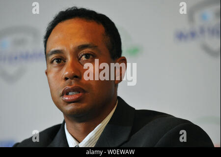 Tiger Woods spricht über seine bevorstehende Golfturnier, das 2009 von AT&T National, am Kongreßcountryklub in Potomac, Maryland am 20. April 2009. Die $ 6 Mio. PGA Tour Veranstaltung wird an Kongreß ab Juni 29 gehalten werden und ist so konzipiert, Hommage an militärischen America's persönliche und Sensibilisierung für die Tiger Woods Foundation, die hilft, verschiedene Programme für Jugendliche rund um das Land zu bezahlen. (UPI Foto/Kevin Dietsch Stockfoto