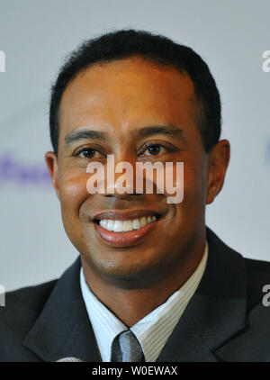 Tiger Woods spricht über seine bevorstehende Golfturnier, das 2009 von AT&T National, am Kongreßcountryklub in Potomac, Maryland am 20. April 2009. Die $ 6 Mio. PGA Tour Veranstaltung wird an Kongreß ab Juni 29 gehalten werden und ist so konzipiert, Hommage an militärischen America's persönliche und Sensibilisierung für die Tiger Woods Foundation, die hilft, verschiedene Programme für Jugendliche rund um das Land zu bezahlen. (UPI Foto/Kevin Dietsch Stockfoto