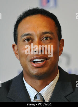 Tiger Woods spricht über seine bevorstehende Golfturnier, das 2009 von AT&T National, am Kongreßcountryklub in Potomac, Maryland am 20. April 2009. Die $ 6 Mio. PGA Tour Veranstaltung wird an Kongreß ab Juni 29 gehalten werden und ist so konzipiert, Hommage an militärischen America's persönliche und Sensibilisierung für die Tiger Woods Foundation, die hilft, verschiedene Programme für Jugendliche rund um das Land zu bezahlen. (UPI Foto/Kevin Dietsch Stockfoto