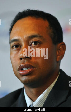 Tiger Woods spricht über seine bevorstehende Golfturnier, das 2009 von AT&T National, am Kongreßcountryklub in Potomac, Maryland am 20. April 2009. Die $ 6 Mio. PGA Tour Veranstaltung wird an Kongreß ab Juni 29 gehalten werden und ist so konzipiert, Hommage an militärischen America's persönliche und Sensibilisierung für die Tiger Woods Foundation, die hilft, verschiedene Programme für Jugendliche rund um das Land zu bezahlen. (UPI Foto/Kevin Dietsch Stockfoto