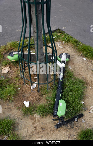 Vandalized escooter in Paris - Frankreich Stockfoto