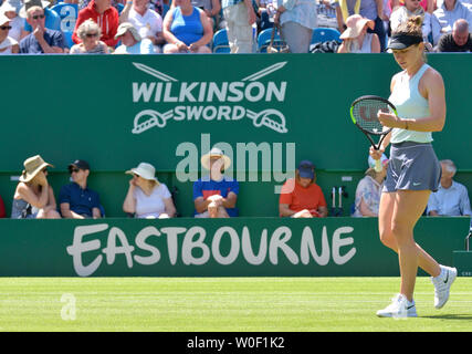 Simona Halep (Rou) verlieren am Center Court im Nature Valley International Tennis in Devonshire Park, Eastbourne, Großbritannien. 27. Jun 2019. Stockfoto