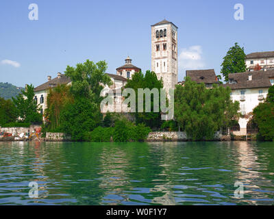 Die alten Gebäude der Insel San Giulio. Orta San Giulio - Italien Stockfoto