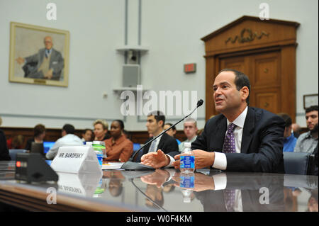 Troubled Asset Relief Program (TARP) Special Inspector General Neil Barofsky bezeugt vor einem Haus Aufsichtausschuß Anhörung auf Plane in Washingtonon 21. Juli 2009. (UPI Foto/Kevin Dietsch) Stockfoto