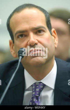 Troubled Asset Relief Program (TARP) Special Inspector General Neil Barofsky bezeugt vor einem Haus Aufsichtausschuß Anhörung auf Plane in Washingtonon 21. Juli 2009. (UPI Foto/Kevin Dietsch) Stockfoto
