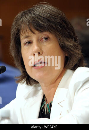 Sheila Bair, Vorsitzender der Federal Deposit Insurance Corporation (FDIC), bezeugt vor dem Senat Bankwesen, Wohnungs- und Städtebau Ausschuß über die Reform der Finanzmarktregulierung System auf dem Capitol Hill in Washington am 23. Juli 2009. (UPI Foto/Roger L. Wollenberg) Stockfoto