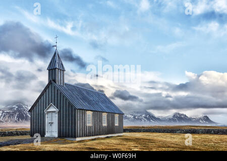 Island. Region West. Halbinsel Snaefellsnes. Budir Kirche. Stockfoto