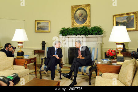 Us-Präsident Barack Obama trifft sich mit dem kanadischen Premierminister Stephen Harper im Oval Office des Weißen Hauses in Washington am 16. September 2009. UPI/Roger L. Wollenberg Stockfoto