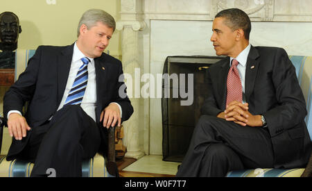 Us-Präsident Barack Obama trifft sich mit dem kanadischen Premierminister Stephen Harper im Oval Office des Weißen Hauses in Washington am 16. September 2009. UPI/Roger L. Wollenberg Stockfoto