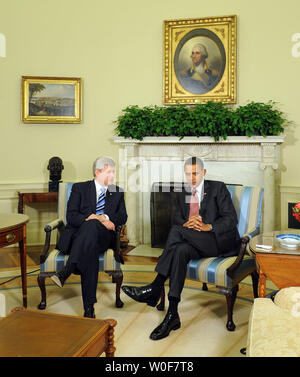 Us-Präsident Barack Obama trifft sich mit dem kanadischen Premierminister Stephen Harper im Oval Office des Weißen Hauses in Washington am 16. September 2009. UPI/Roger L. Wollenberg Stockfoto