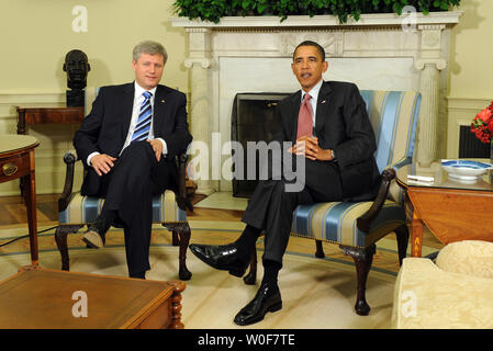 Us-Präsident Barack Obama trifft sich mit dem kanadischen Premierminister Stephen Harper im Oval Office des Weißen Hauses in Washington am 16. September 2009. UPI/Roger L. Wollenberg Stockfoto