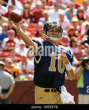 St. Louis Rams Quartal zurück Marc Bulger wirft gegen die Washington Redskins im zweiten Quartal bei FedEx Field in Landover, Maryland, am 20. September 2009. UPI/Roger L. Wollenberg Stockfoto