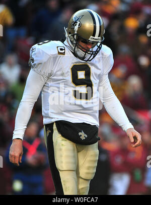 New Orleans Saints' Quarterback Drew Brees Spaziergänge zurück zu einer Unordnung nach einem unvollständigen Pass gegen die Washington Redskins im zweiten Quartal FedEx Field in Landover, Maryland am 6. Dezember 2009. UPI/Kevin Dietsch Stockfoto