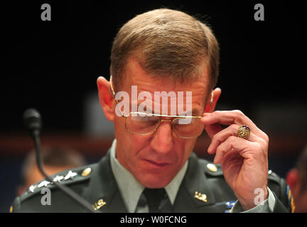 Armee, General Stanley McChrystal bezeugt vor einem House Armed Services Committee Hearing über Afghanistan, in Washington am 8. Dezember 2009. UPI/Kevin Dietsch Stockfoto