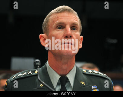 Armee, General Stanley McChrystal bezeugt vor einem House Armed Services Committee Hearing über Afghanistan, in Washington am 8. Dezember 2009. UPI/Kevin Dietsch Stockfoto