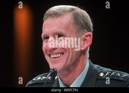 Armee, General Stanley McChrystal bezeugt vor einem Senat Armed Services Committee Hearing über Afghanistan, in Washington am 8. Dezember 2009. UPI/Kevin Dietsch Stockfoto