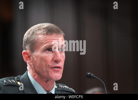 Armee, General Stanley McChrystal bezeugt vor einem Senat Armed Services Committee Hearing über Afghanistan, in Washington am 8. Dezember 2009. UPI/Kevin Dietsch Stockfoto