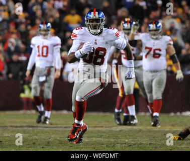 New York Giants' Hakeem Kerben läuft für eine 45 Yard Rezeption gegen die Washington Redskins im zweiten Quartal FedEx Field in Landover, Maryland am 21. Dezember 2009. UPI/Kevin Dietsch Stockfoto