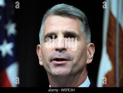 Generalleutnant Michael L. Oates, eingehende Direktor des Gemeinsamen Improvised Explosive Device Niederlage Organisation, spricht bei einem Wechsel der Leitung Zeremonie für ihn in das Pentagon in Arlington, Virginia, am 30. Dezember 2009. UPI/Alexis C Glenn Stockfoto