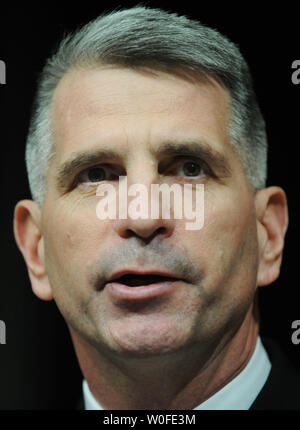 Generalleutnant Michael L. Oates, eingehende Direktor des Gemeinsamen Improvised Explosive Device Niederlage Organisation, spricht bei einem Wechsel der Leitung Zeremonie für ihn in das Pentagon in Arlington, Virginia, am 30. Dezember 2009. UPI/Alexis C Glenn Stockfoto