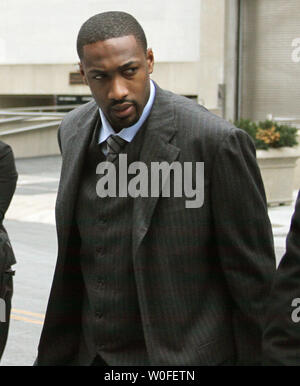 Washington Wizards Schutz Gilbert Arenas kommt an der Distrikt von Columbia Gerichtsgebäude der Kapitalverbrechenzählimpuls eine Pistole ohne eine Lizenz in Washington am 14. Januar 2010 zu beantworten. UPI/Scott Eaton Stockfoto