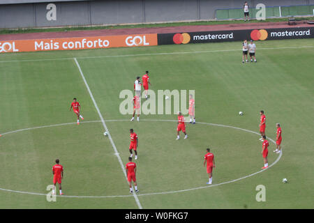 Brasilien. 26 Juni, 2019. Die Ausbildung der Peruanische Fußball-Team bei Pitiuaçu Stadion in Salvador Bahia am Mittwoch (26.). Peru gegen Uruguay für das Viertelfinale der Copa America 2019 Spiele am Samstag (29.) In der Arena Fonte Nova Stadium spielen. Credit: niyi Fote/Thenews 2 / Pacific Press/Alamy leben Nachrichten Stockfoto