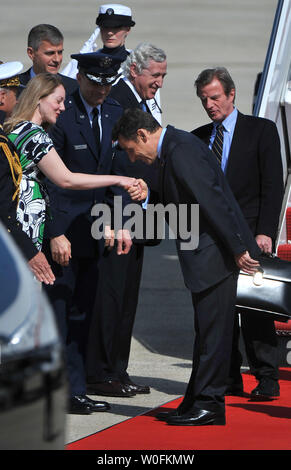 Der französische Präsident Nicolas Sarkozy kommt für die nukleare Sicherheit der Gipfel, an Andrews Air Force Base, Maryland, 12. April 2010. UPI/Kevin Dietsch Stockfoto