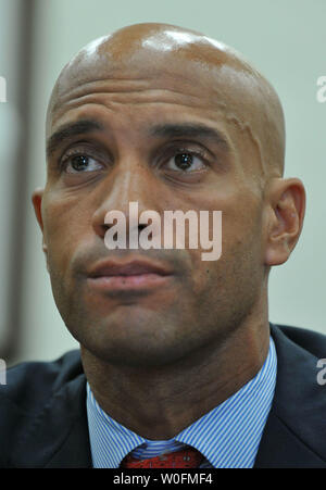 Washington, D.C. Bürgermeister Adrian Fenty bezeugt vor einem Haus Ausschuss für Finanzdienstleistungen Anhörung zum FY Budget 2011 für den Bezirk von Kolumbien, in Washington am 21. April 2010. UPI/Kevin Dietsch Stockfoto