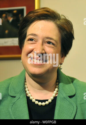 Supreme Court nominee Elena Kagan trifft sich mit Senator Lindsey Graham (R-SC) in seinem Büro auf dem Capitol Hill in Washington am 18. Mai 2010. UPI/Kevin Dietsch Stockfoto