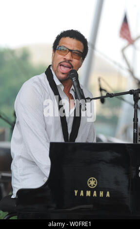 Lionel Richie probt für die National Memorial Tag Konzert auf dem West Rasen der U.S. Capitol in Washington am 29. Mai 2010. UPI/Alexis C Glenn Stockfoto