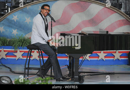 Lionel Richie probt für die National Memorial Tag Konzert auf dem West Rasen der U.S. Capitol in Washington am 29. Mai 2010. UPI/Alexis C Glenn Stockfoto