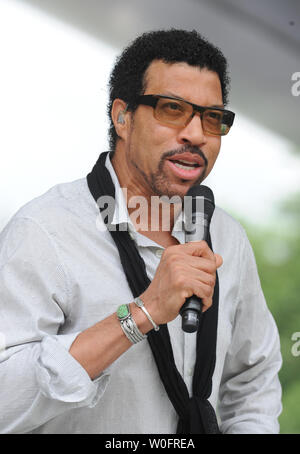 Lionel Richie probt für die National Memorial Tag Konzert auf dem West Rasen der U.S. Capitol in Washington am 29. Mai 2010. UPI/Alexis C Glenn Stockfoto