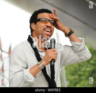 Lionel Richie probt für die National Memorial Tag Konzert auf dem West Rasen der U.S. Capitol in Washington am 29. Mai 2010. UPI/Alexis C Glenn Stockfoto