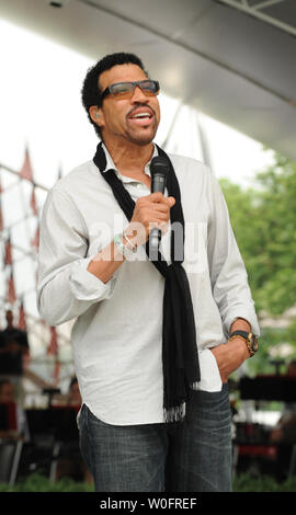 Lionel Richie probt für die National Memorial Tag Konzert auf dem West Rasen der U.S. Capitol in Washington am 29. Mai 2010. UPI/Alexis C Glenn Stockfoto