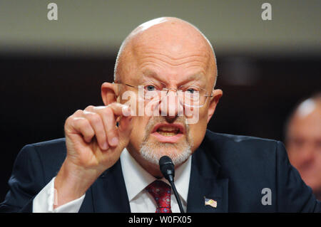 Pensionierte Generalleutnant James R. 1880 jr., Kandidat für Intelligence Director, bezeugt an seiner Anhörung vor der Bestätigung des Senats auf dem Capitol Hill in Washington am 20. Juli 2010. UPI/Alexis C Glenn Stockfoto