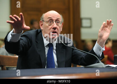 Kenneth Feinberg, Administrator der BP Oil Spill Fonds zur Entschädigung der Opfer, bezeugt vor einem Haus Justiz Ausschuss Anhörung zur "Gewährleistung der Gerechtigkeit für die Opfer von der Golfküste Ölkatastrophe in Washington am 21. Juli 2010. UPI/Kevin Dietsch. Stockfoto