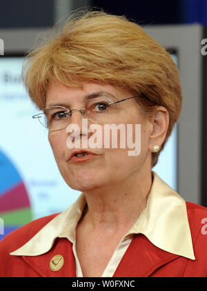 NOAA Administrator Jane Lubchenco diskutiert die BP Bemühungen um den Deepwater Horizon öl gut Dichtung bei einem Briefing in der Brady Press Briefing Room des Weißen Hauses in Washington am 4. August 2010. UPI/Roger L. Wollenberg Stockfoto