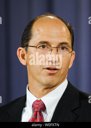 FBI Executive Assistant Director National Security Branch Sean Joyce spricht auf einer Pressekonferenz in Washington am 5. August 2010. Bei der Pressekonferenz Justizminister Eric Holder kündigte an, dass 14 Personen, die meistens US-Bürger, für die Unterstützung der Terrorgruppe al-Shabab in Somalia erhoben werden. UPI/Alexis C Glenn Stockfoto