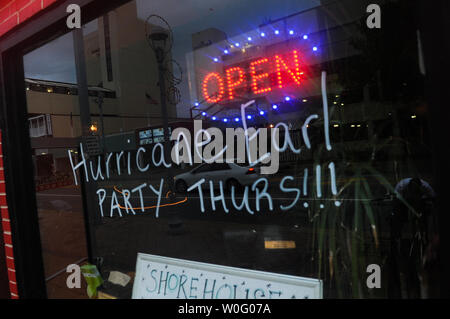 Im Shore House Bar in Virginia Beach, Virginia wirbt für eine Party zu Ehren des herannahenden Hurrikans Earl am 2. September 2010. Hurricane Grafen, ein Hurrikan der Kategorie 3, nähert sich der North Carolina und Virginia Küsten, mit Böen mit Windgeschwindigkeiten von bis zu 115 MPH. UPI/Alexis C Glenn Stockfoto