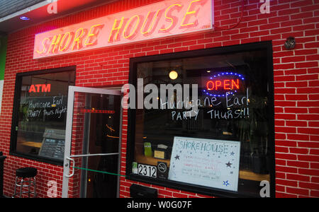 Im Shore House Bar in Virginia Beach, Virginia wirbt für eine Party zu Ehren des herannahenden Hurrikans Earl am 2. September 2010. Hurricane Grafen, ein Hurrikan der Kategorie 3, nähert sich der North Carolina und Virginia Küsten, mit Böen mit Windgeschwindigkeiten von bis zu 115 MPH. UPI/Alexis C Glenn Stockfoto