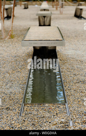 Bänke, die die 184 lebt im September 11, 2001 Terroranschlag auf das Pentagon am Pentagon Memorial in Arlington, Virginia am 10. September 2010 gesehen. UPI/Alexis C Glenn Stockfoto