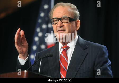 Pat Buchanan, Kolumnist und politische Analytiker, liefert Erläuterungen an der Nationalen Vereinigung der Federal Credit Unions" (NAFCU) 2010 Kongreßcaucus in Washington am 20. September 2010. UPI/Kevin Dietsch Stockfoto