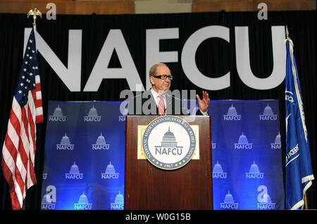 Pat Buchanan, Kolumnist und politische Analytiker, liefert Erläuterungen an der Nationalen Vereinigung der Federal Credit Unions" (NAFCU) 2010 Kongreßcaucus in Washington am 20. September 2010. UPI/Kevin Dietsch Stockfoto