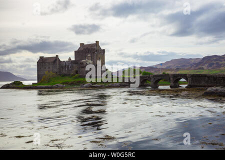 Highlands Schottland Eilean Donan Castle Sehenswürdigkeit in Dornie, Wandern Abenteuer Urlaub in Europa, schottischen Schloss Stockfoto